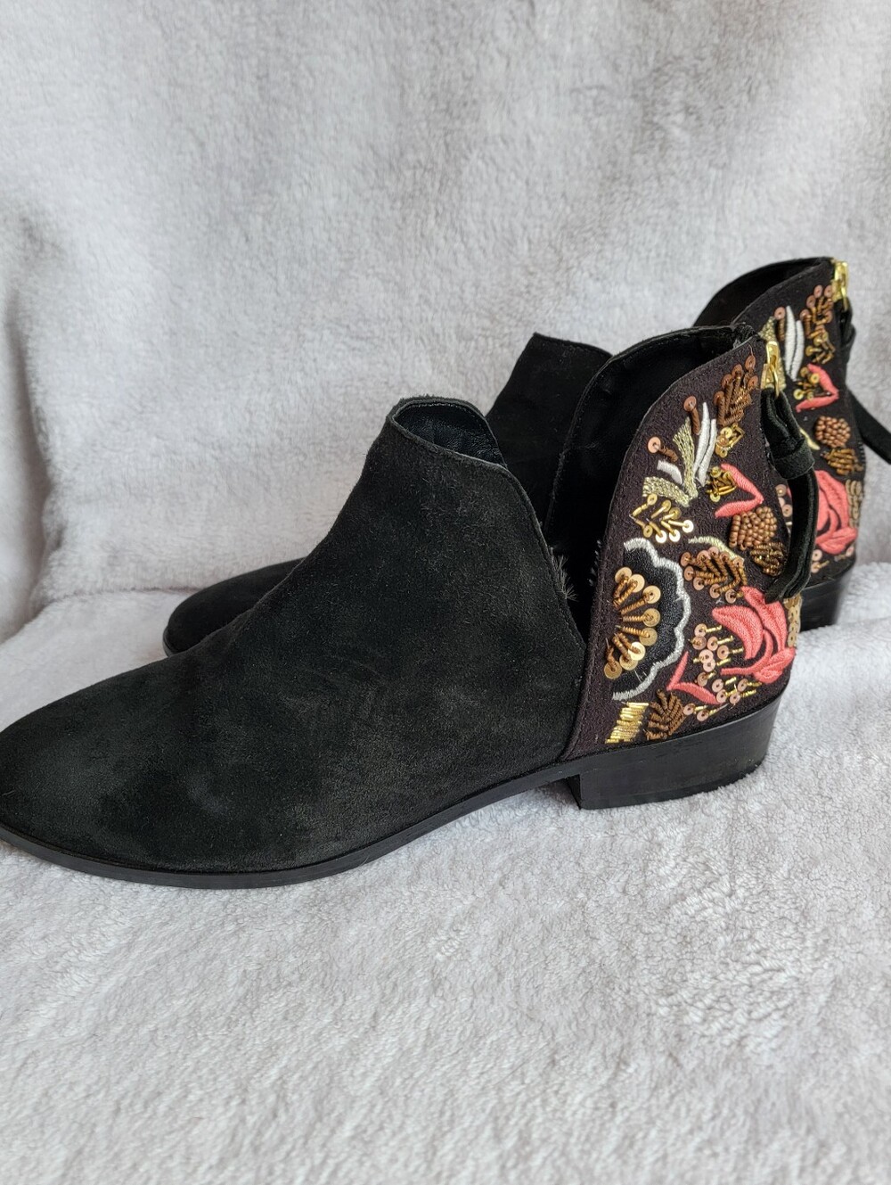 Kenneth Cole REACTION Suede Loop Sparkle Embellished Ankle Booties Size 8